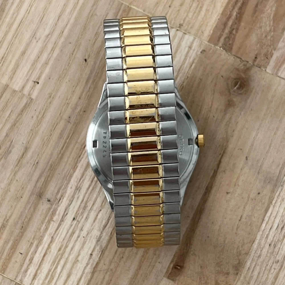 Seiko Men’s Watch Silver Dial Day Date Windows Two-Tone Stretch Bracelet